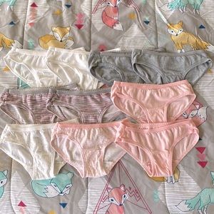 📢📢🎀BUNDLE OF 10 GIRL’s PANTIES🎀📢📢